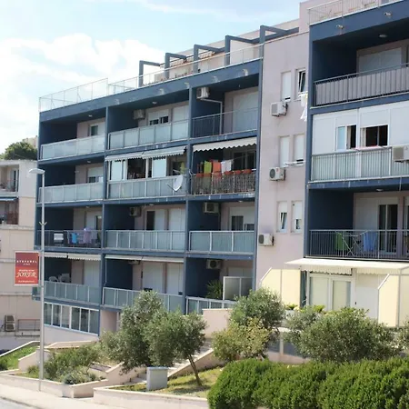 Delfin Apartment *